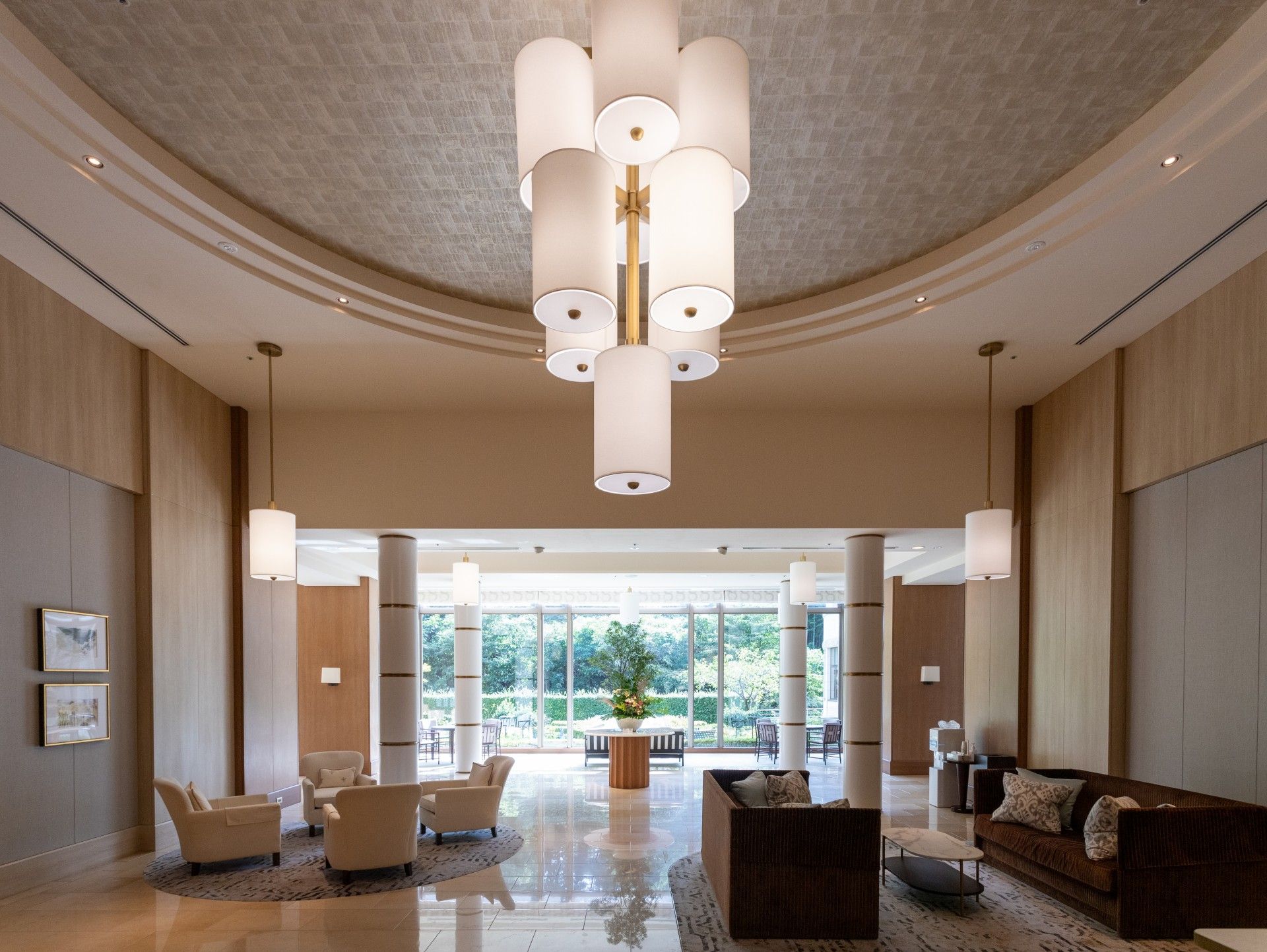 落ち着いた雰囲気のロビー