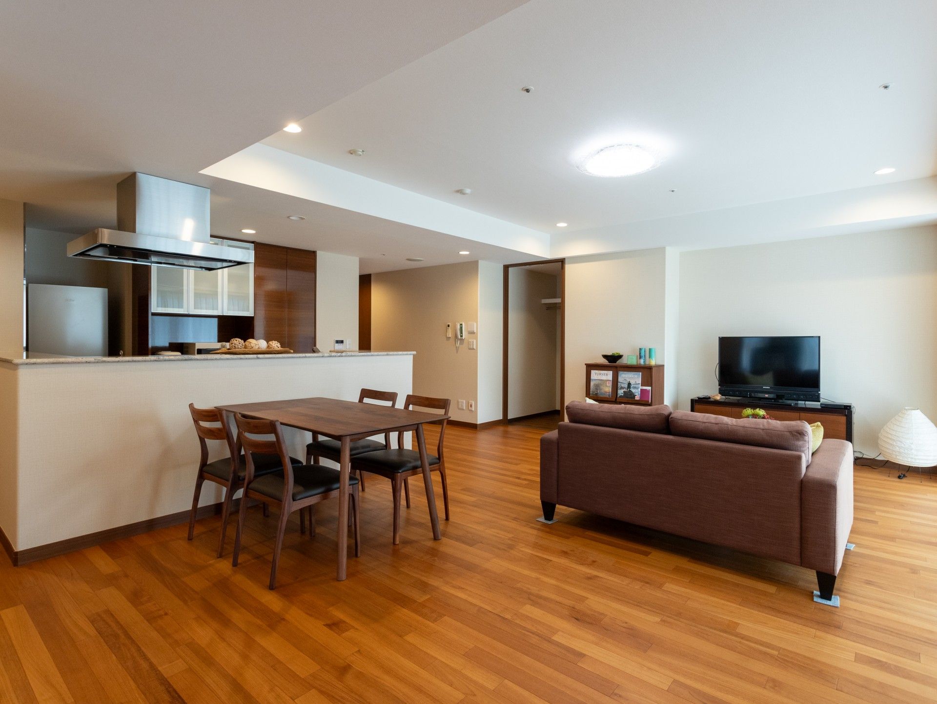 広々としたリビングルーム