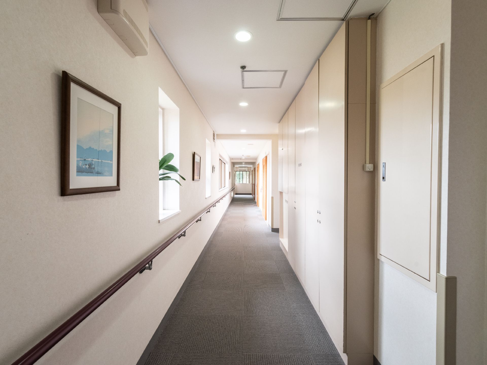 手すりを設置した廊下