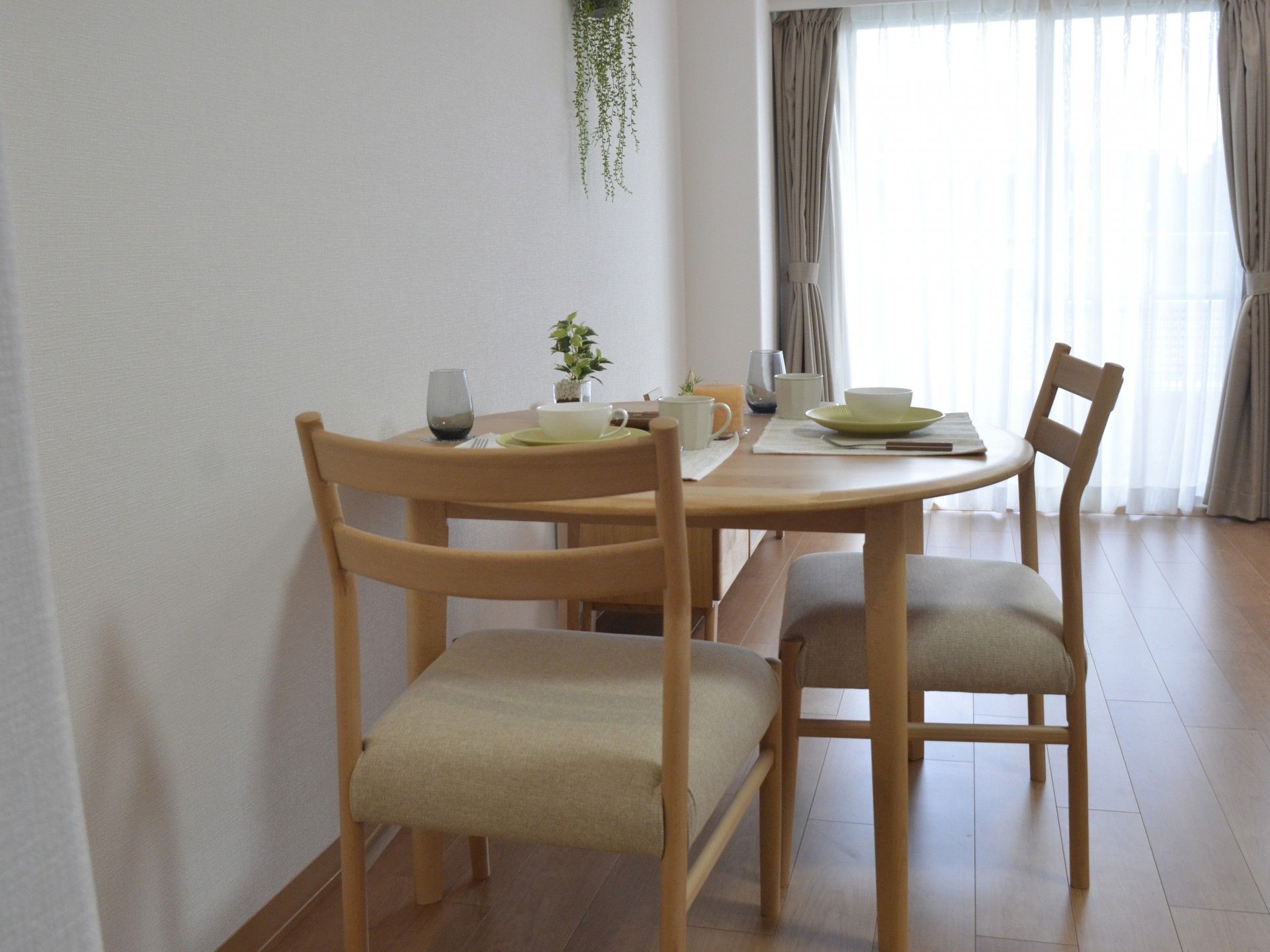 明るいダイニングスペース