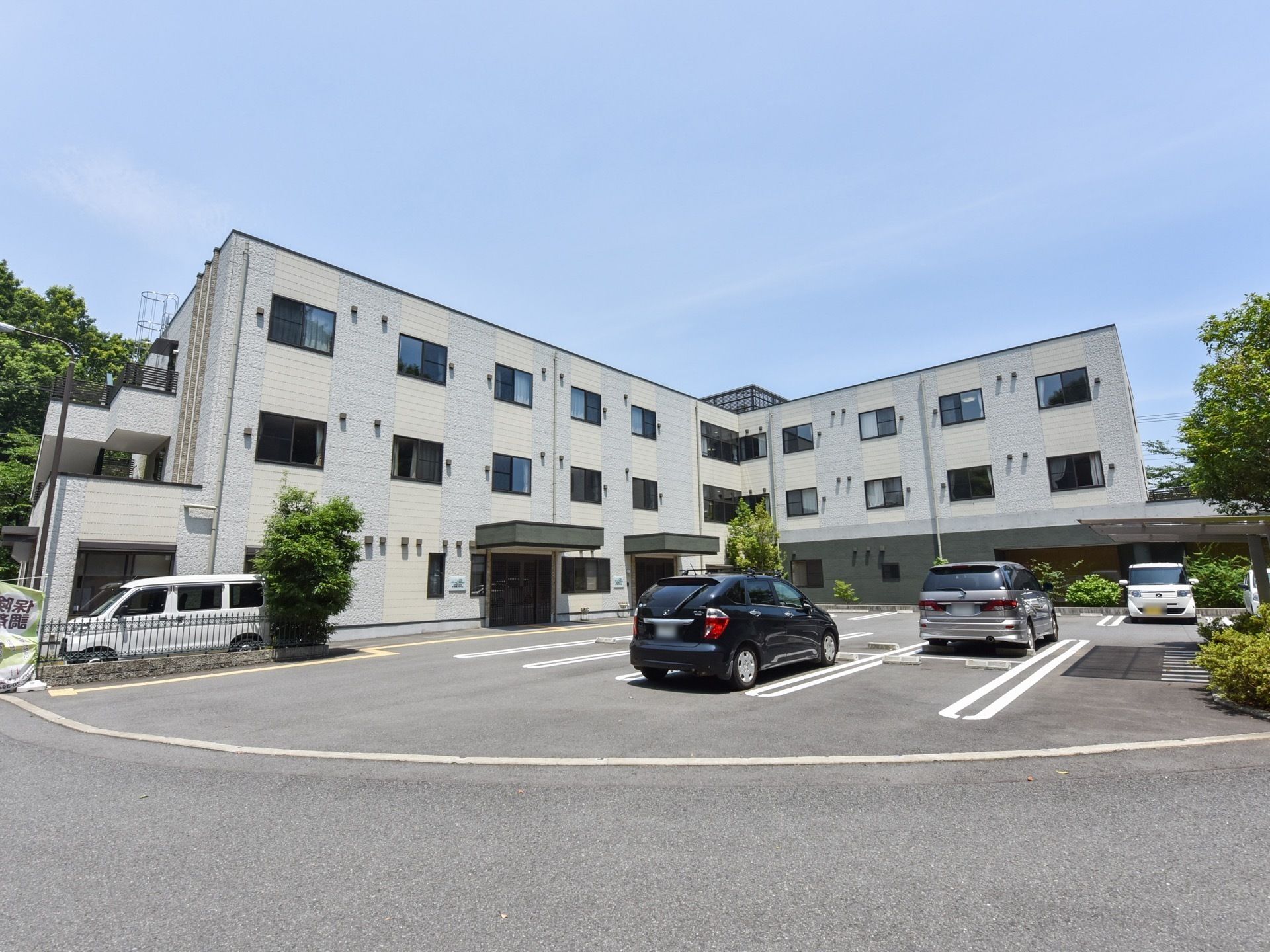 明るく広々とした外観