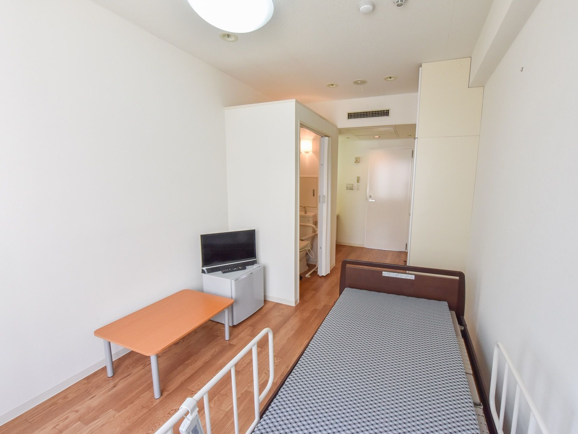 居室にはトイレや化粧洗面台がある。個室空間でプライベートの時間もゆっくり、大切に過ごすことができる。