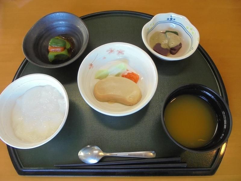 お食事の柔らかさはリクエストに応じて、調節することが可能。噛みやすい食事がいただけるので、食欲を落とさずに生活できる。