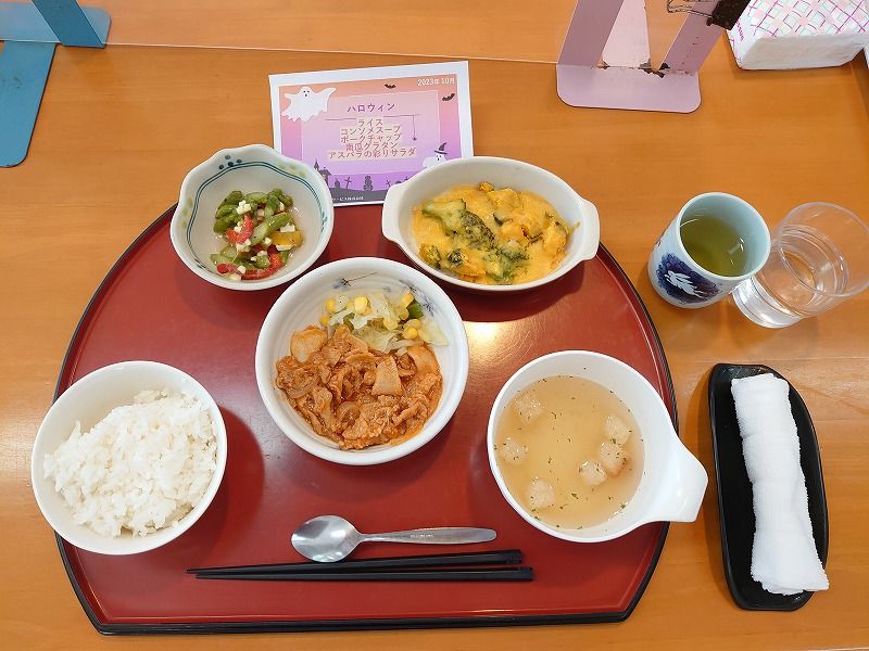 刺身の盛り合わせと茸の炊き込みご飯と茶碗蒸しのセット