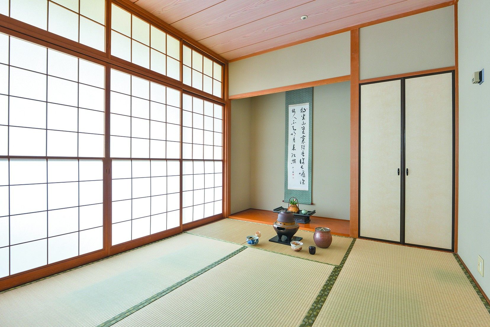明るい和室の居室