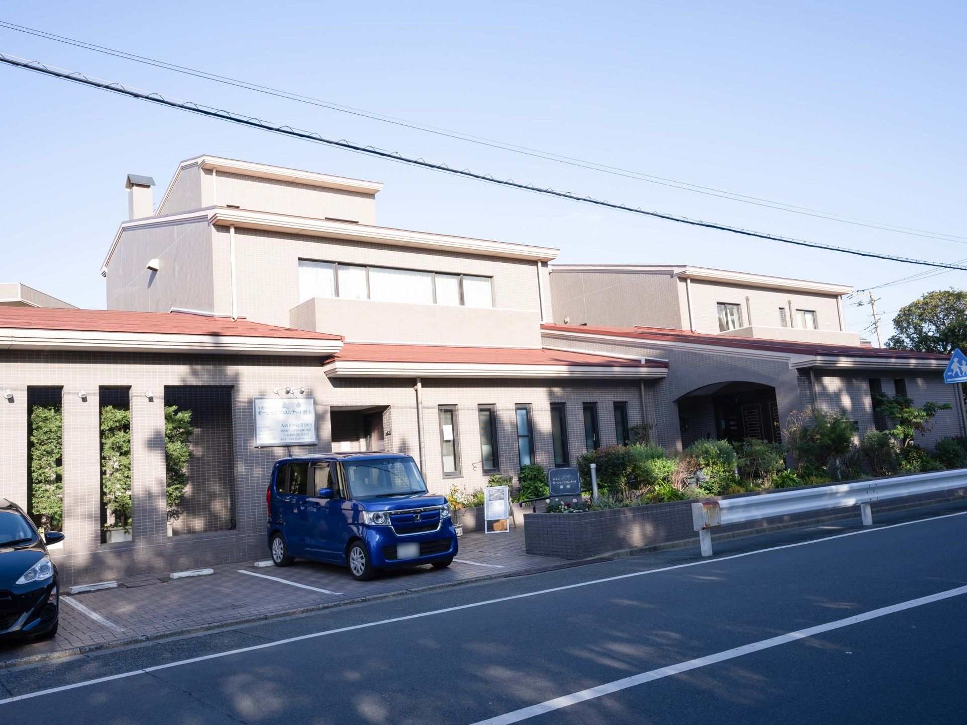 施設の落ち着いた外観