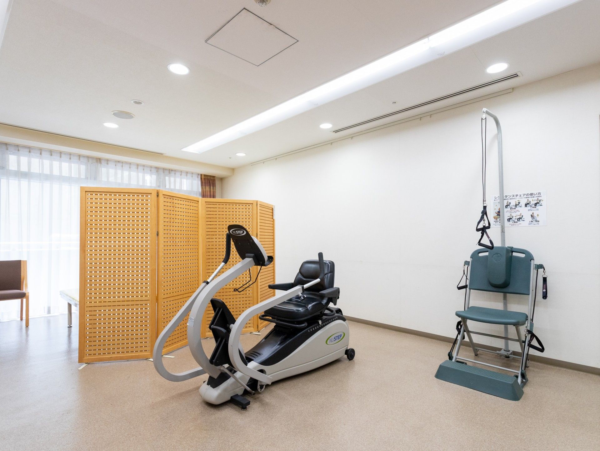 運動器具が並ぶ部屋