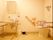 どなたでも利用しやすい大きなトイレがある。手すりがついた便座と、洗面台が一緒にあるので便利に使用することができる。