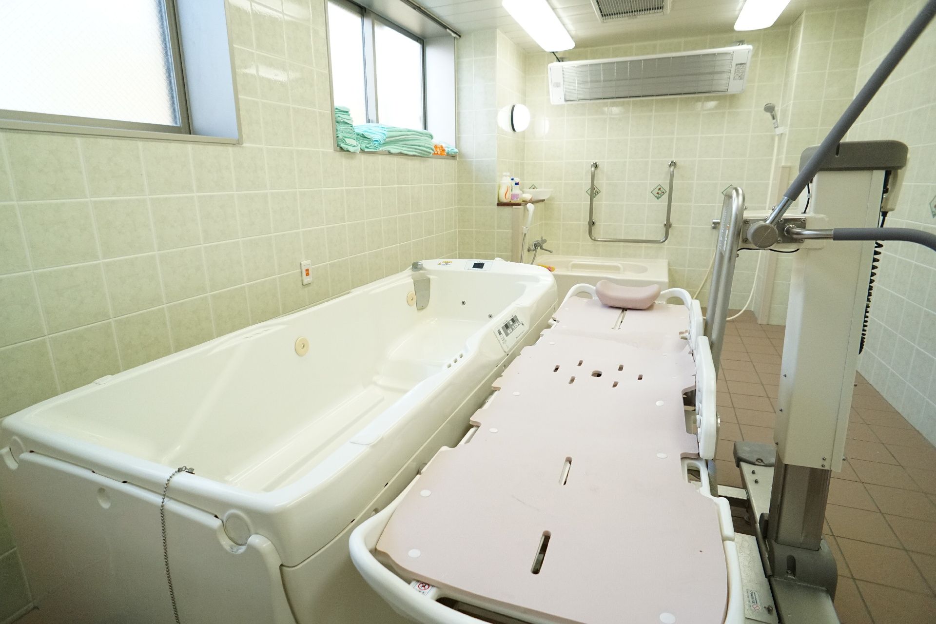要介護の重い方でも、身体に負担をかけずに入浴できる機械浴