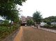 <br>
緑豊かな建物の外観