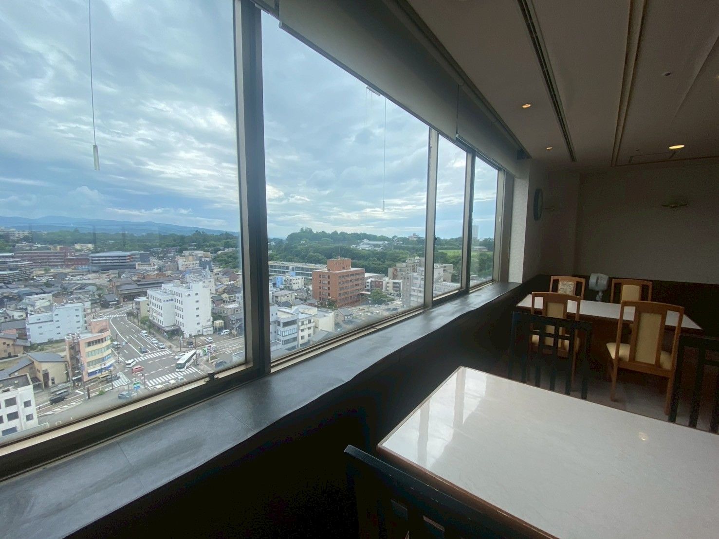 大きな窓のある部屋