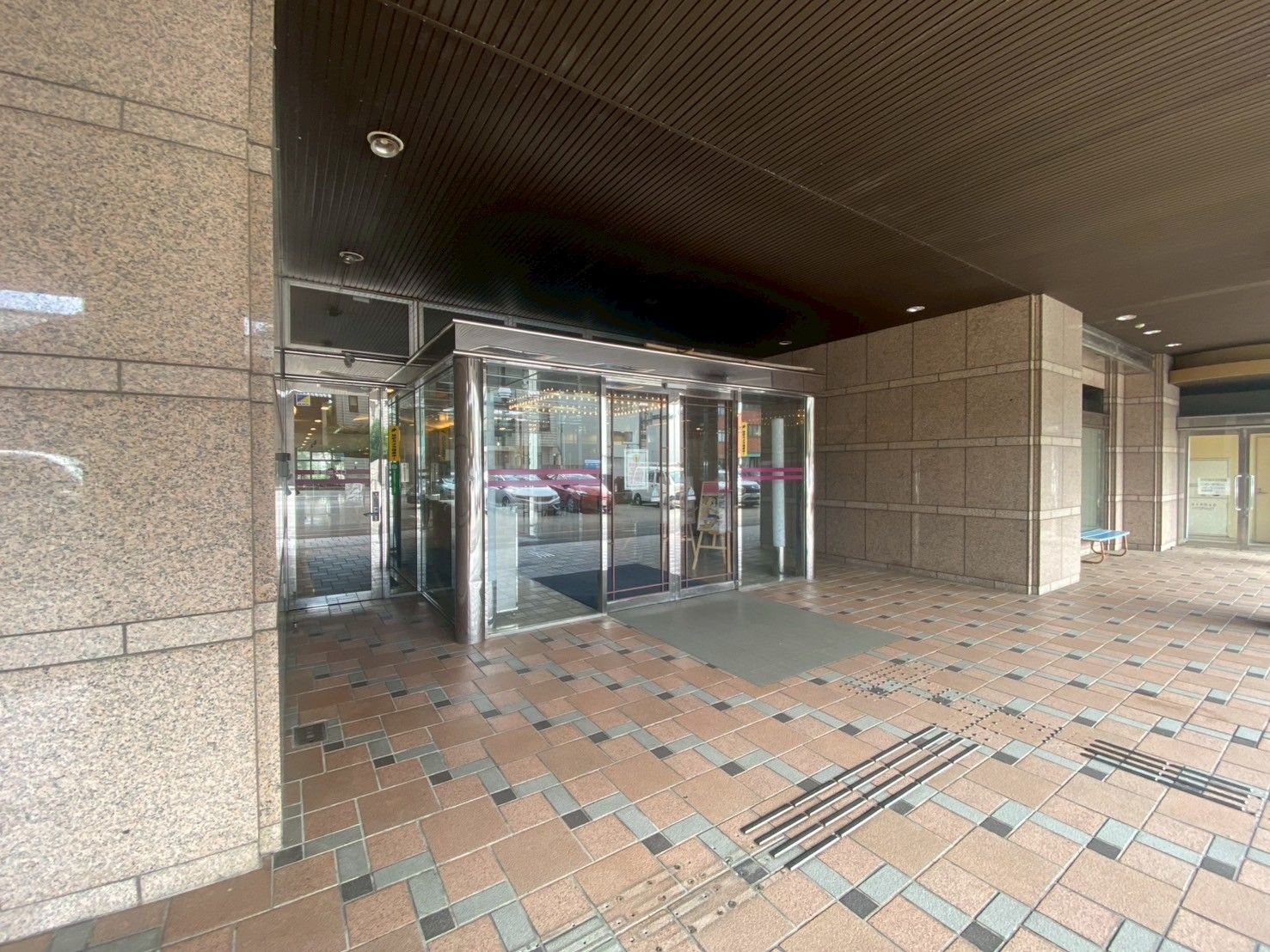 広いエントランス