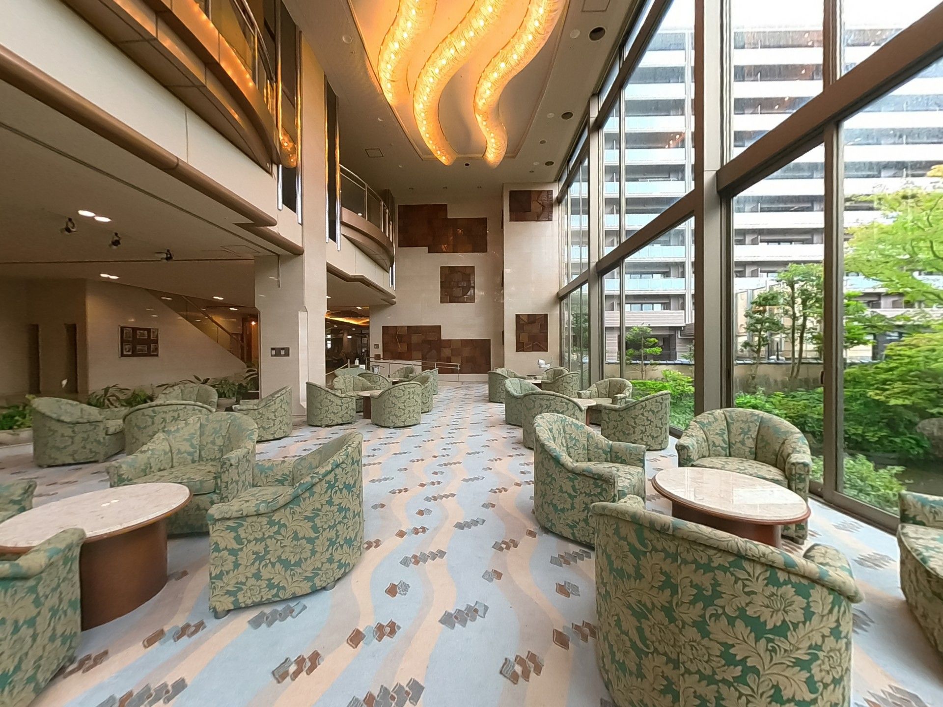 大きな窓のあるくつろぎスペース