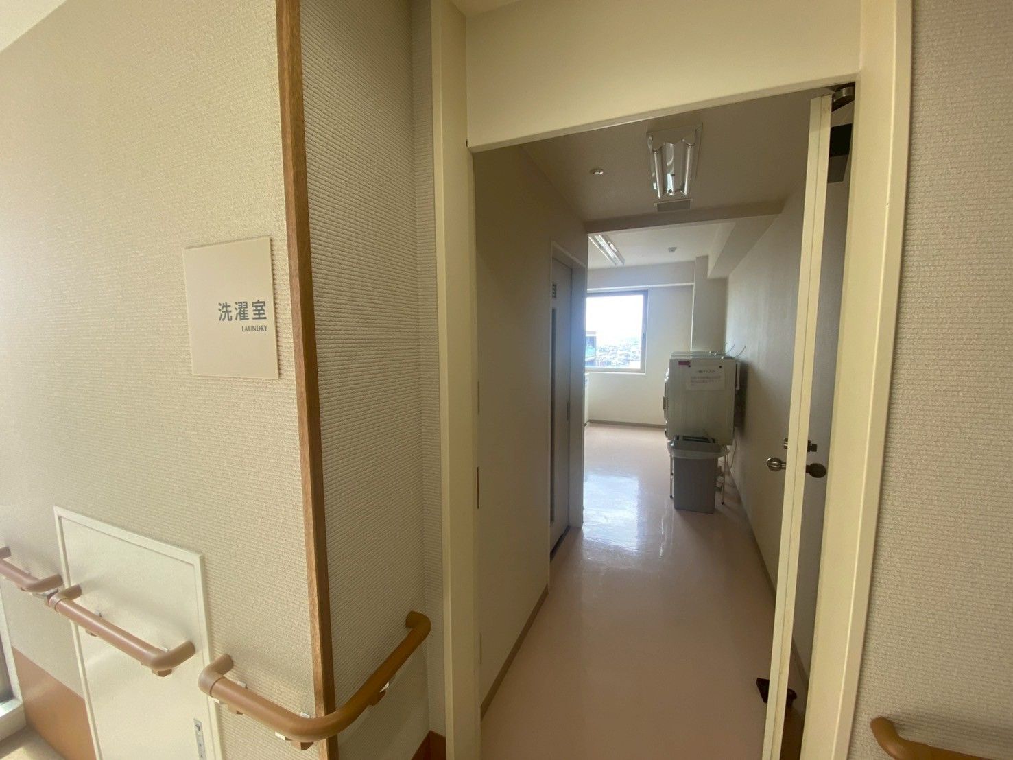 洗濯室の入り口