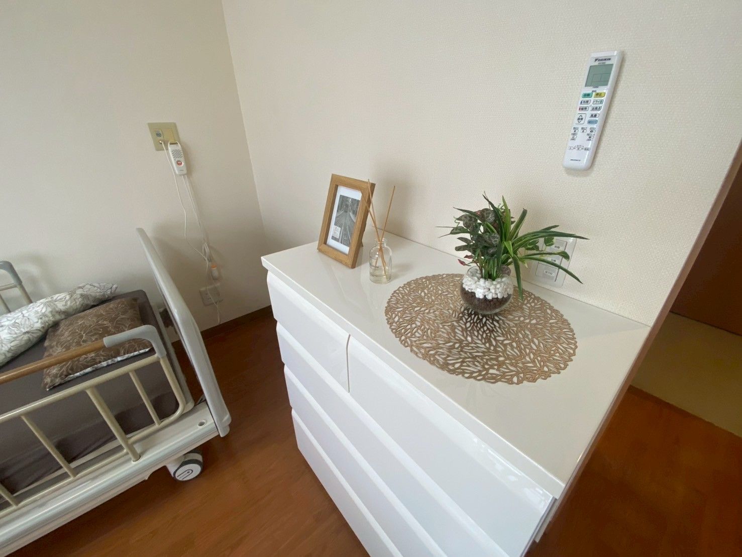 落ち着いた居室の一角