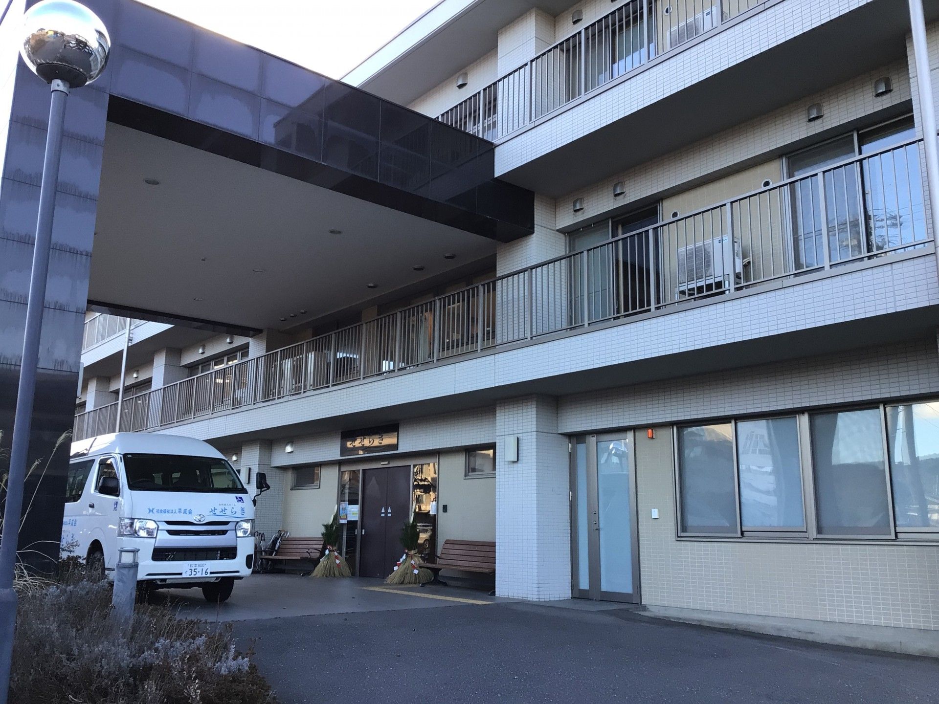 建物の正面玄関
