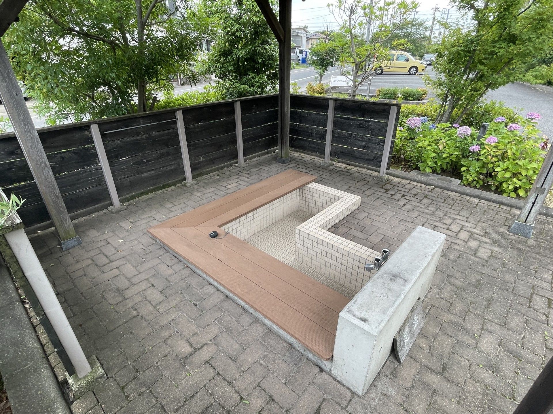 屋外の休憩スペース