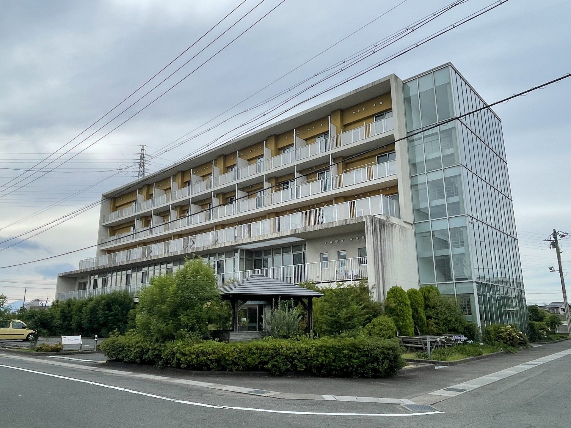多階層の建物外観