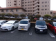 介護施設の駐車場と建物の外観