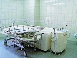 臥位浴対応型浴槽の全景を写したもの。施設に設置してある設備の写真