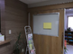 介護施設の受付と廊下の様子