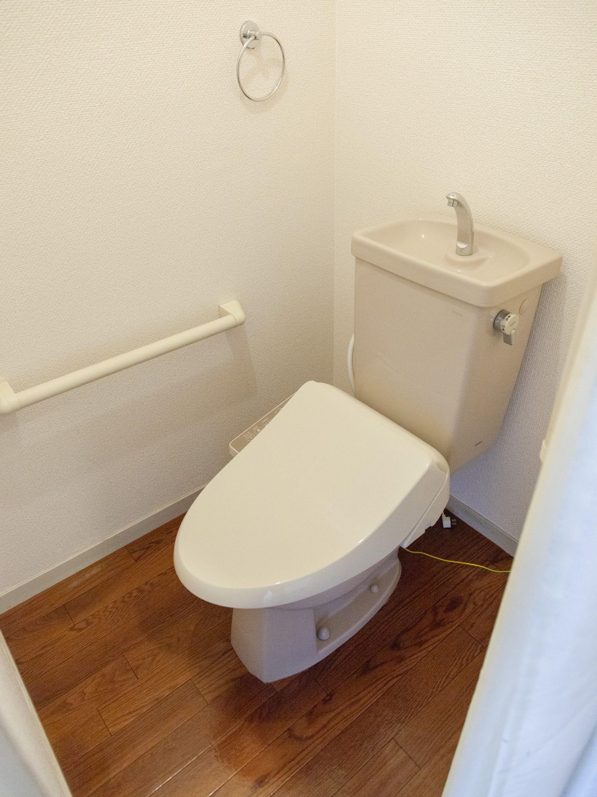 手すり付きトイレ空間