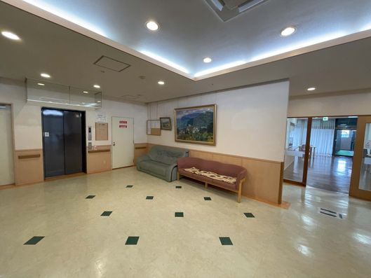 エレベーター前