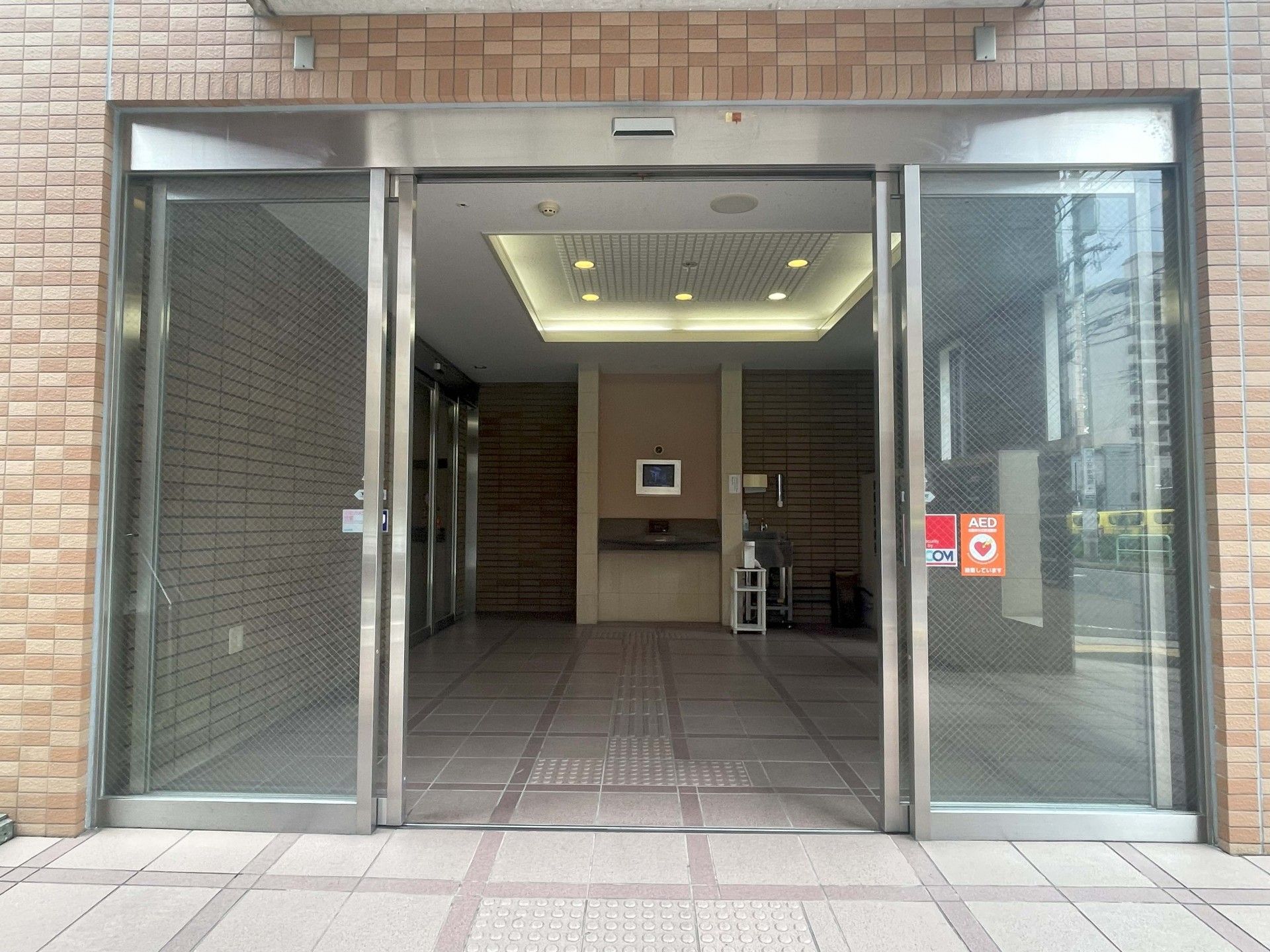 エントランス入り口の自動ドア