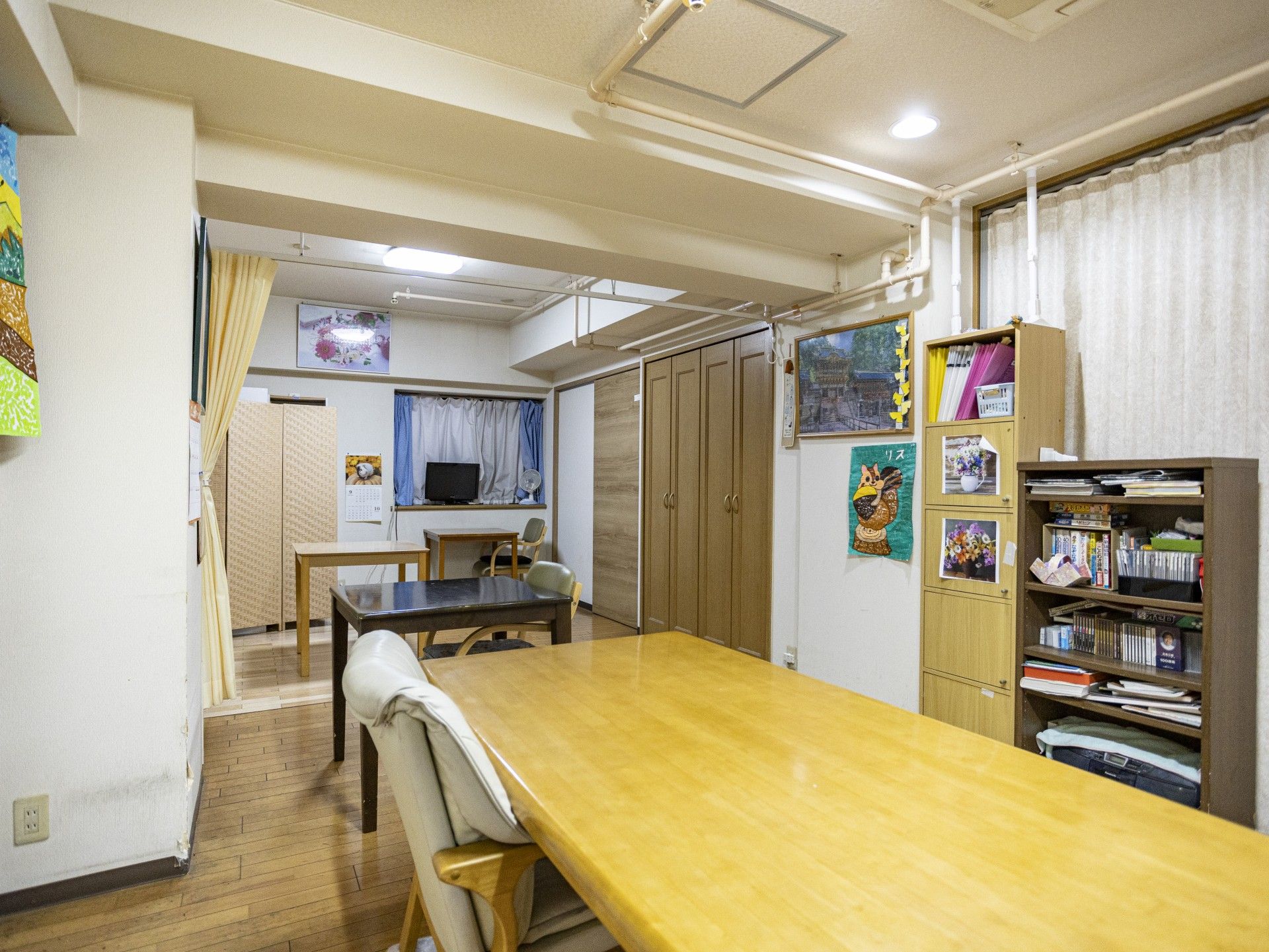 落ち着いた雰囲気の部屋