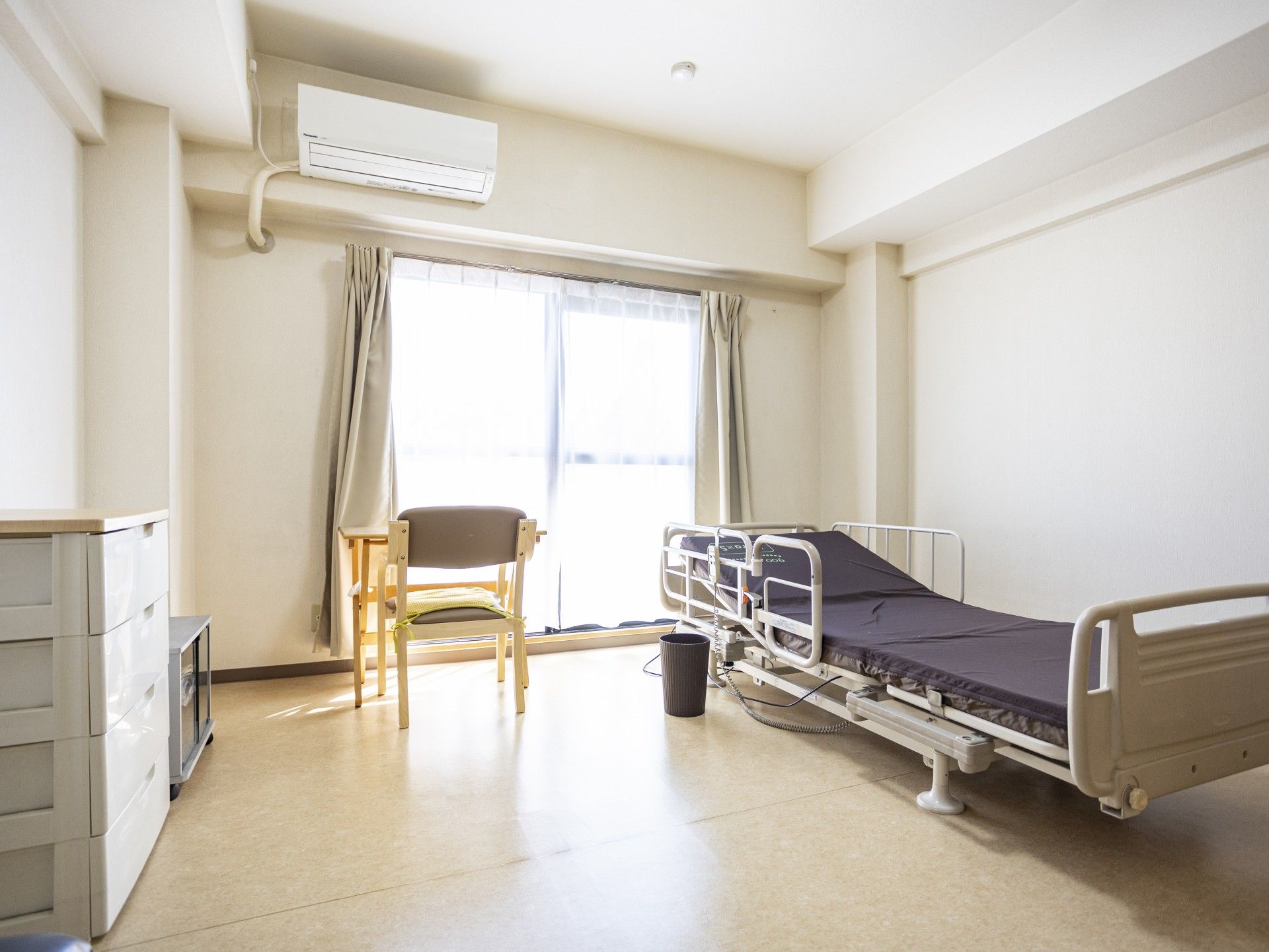 日差しが差し込む居室