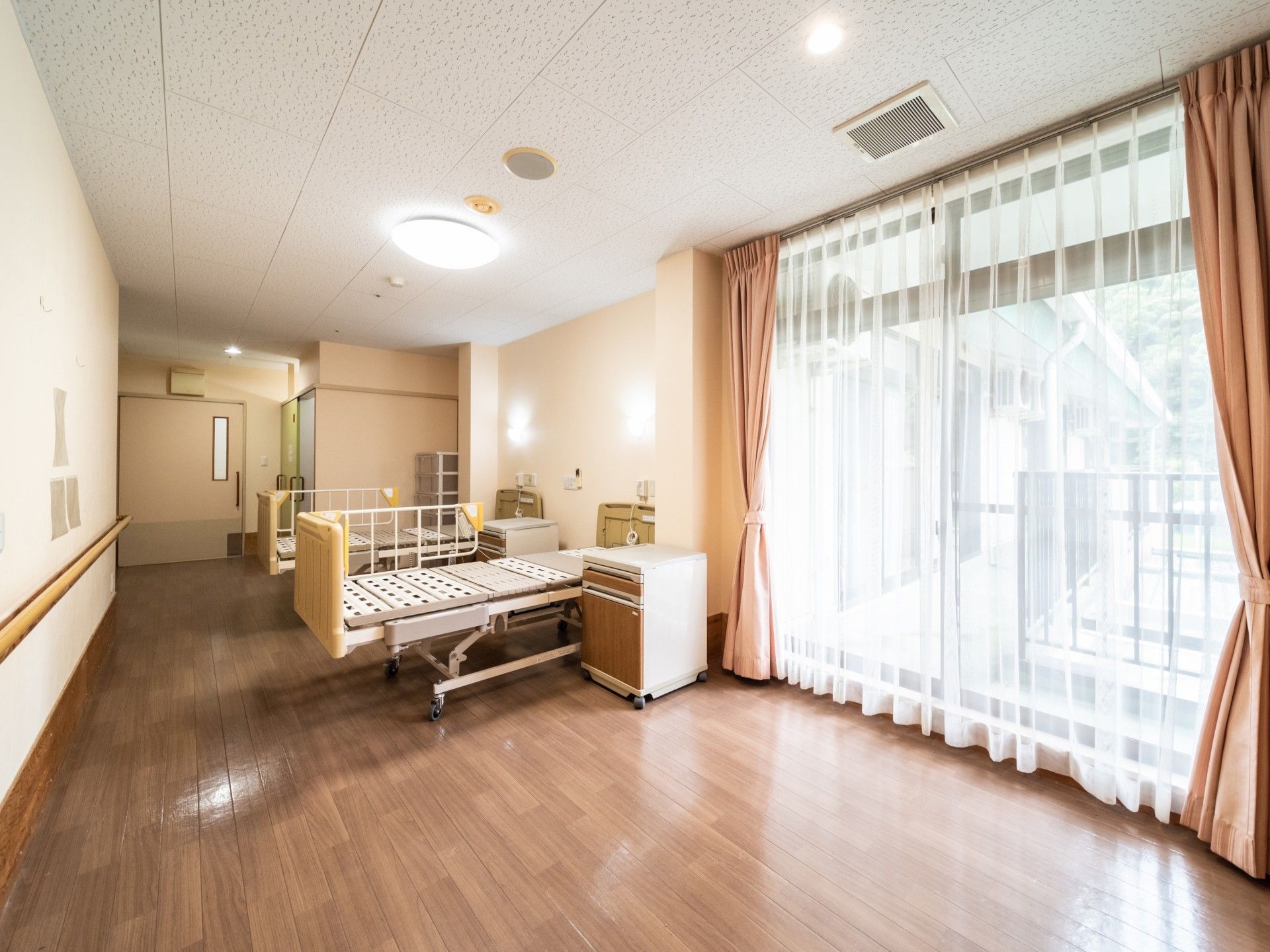 明るく広めな居室