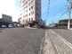 多階建ての明るい建物外観
