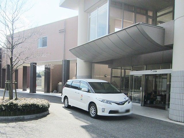 エントランス前の車