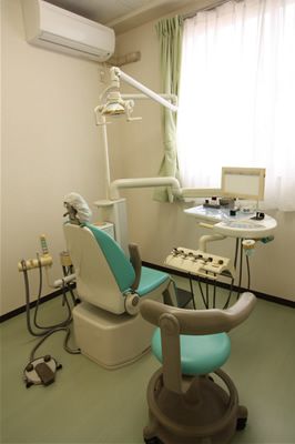 ホーム内で歯科治療が受けられるという特徴がある。身体の健康にも大切な歯のケアをこまめに受けることができる環境である。