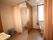 カーテンで仕切られたトイレの個室スペースは、プライバシーに配慮しつつ、スタッフがすぐに駆け付けることができる安心感もある。