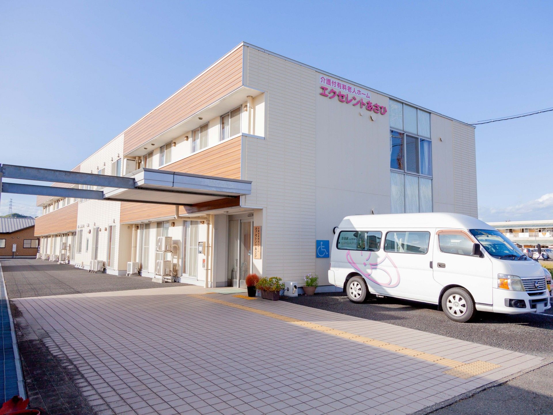 2階建ての外観
