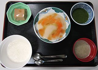 食べやすいよう柔らかくした介護食