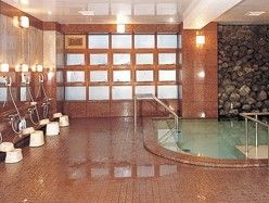 大浴場は施設内の憩いの場である。マッサージ機が設置されており、リラックスしながら入浴を楽しむことができる。