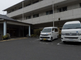 介護施設の外観と駐車場