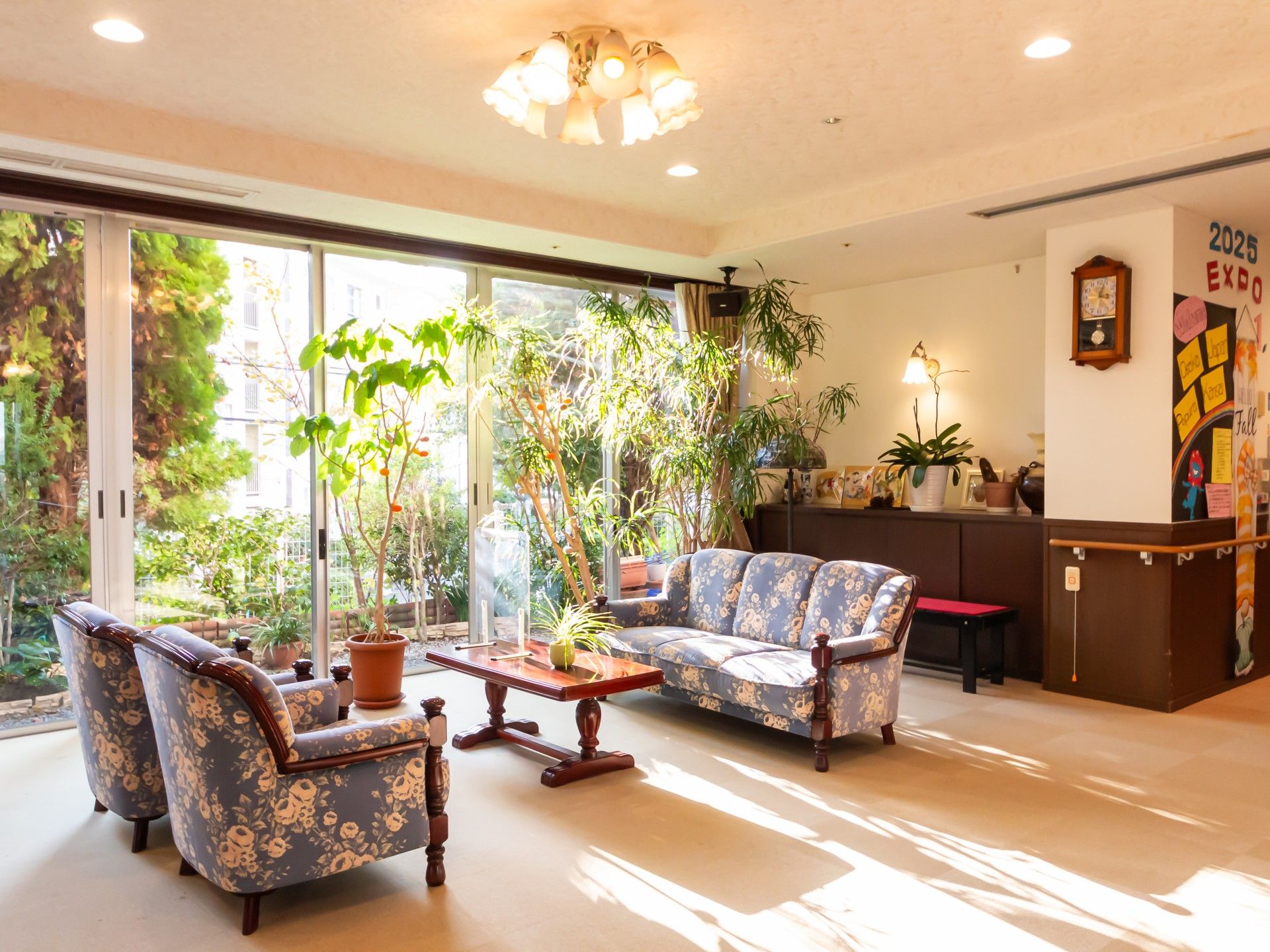 日差しが差し込むリビング