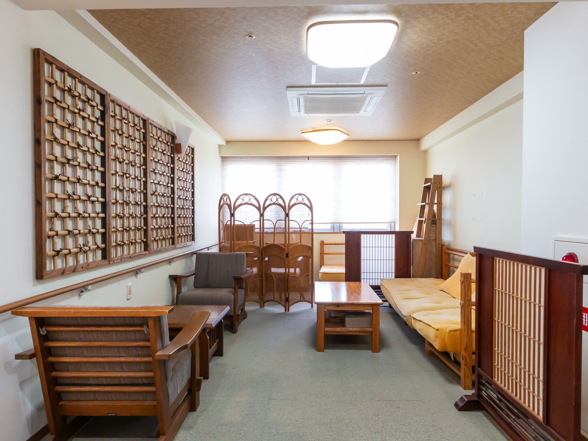 落ち着いた雰囲気の部屋