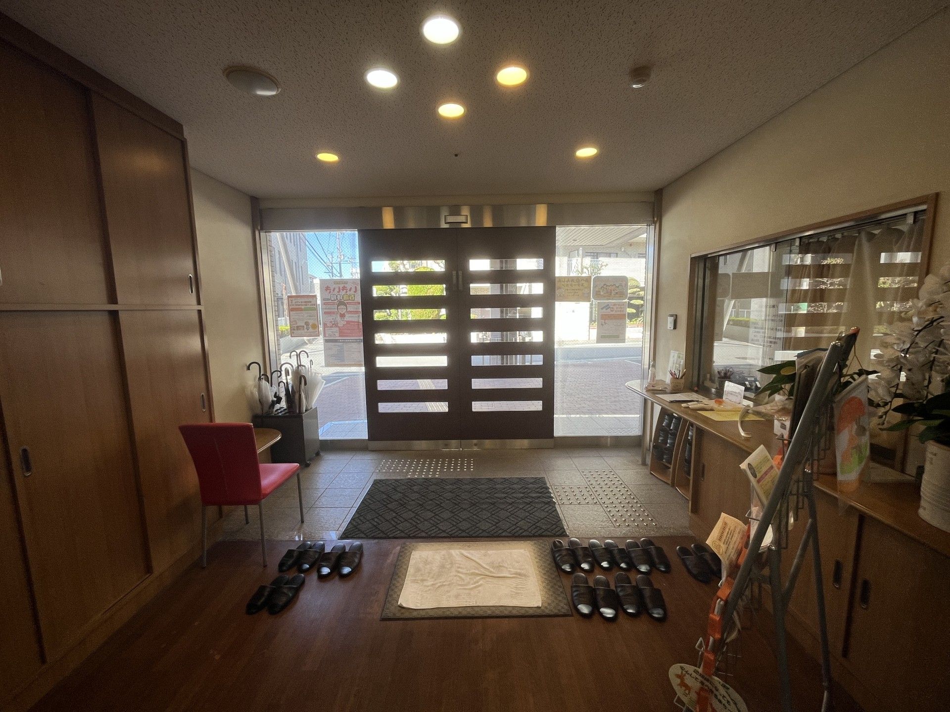 明るい玄関の様子