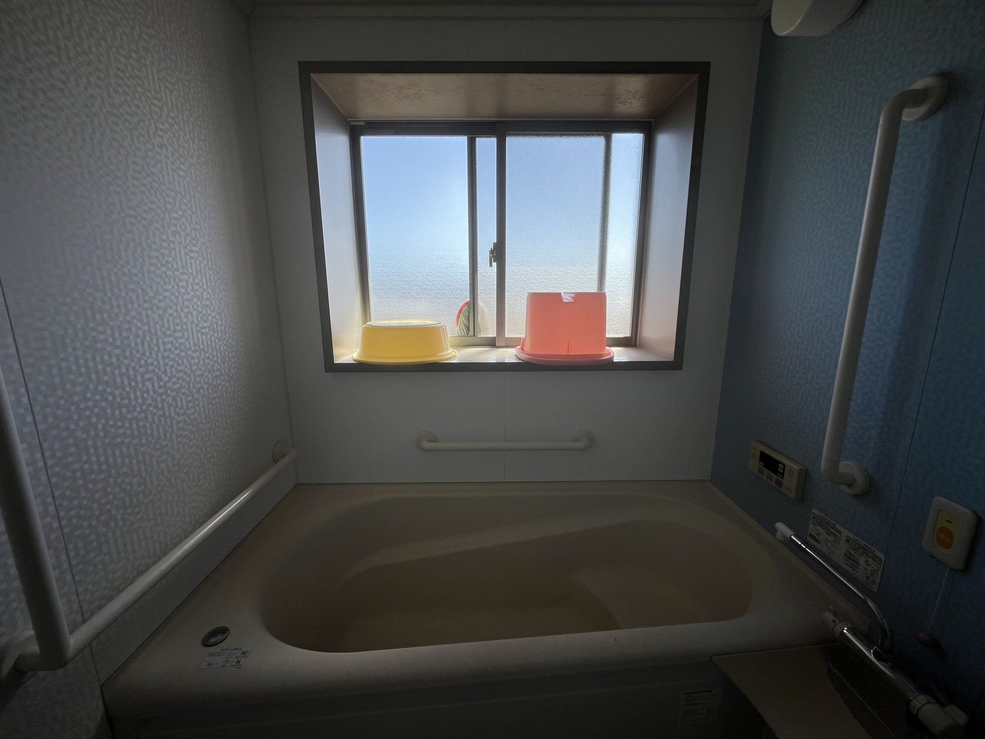 窓際の浴室