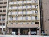 多階層の建物正面