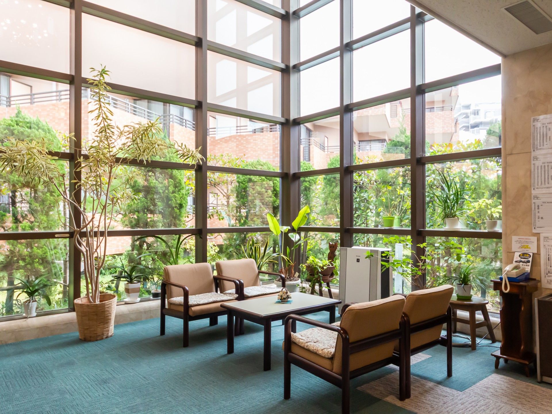 緑に囲まれたくつろぎの空間