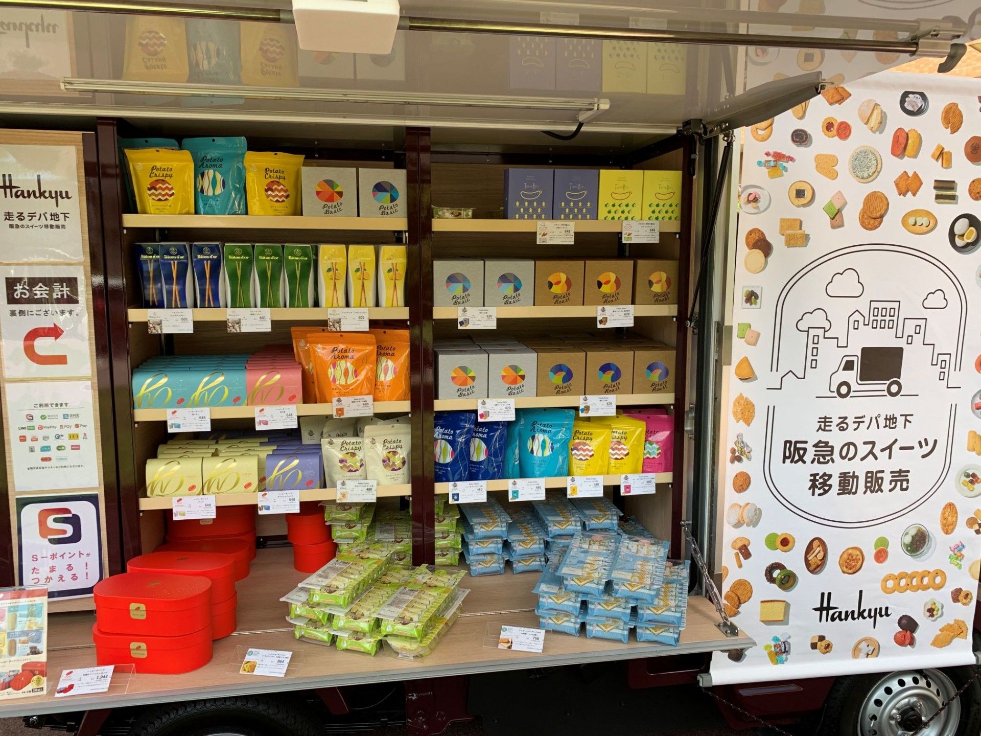 移動販売のスイーツ棚