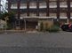 落ち着いた雰囲気の建物外観
