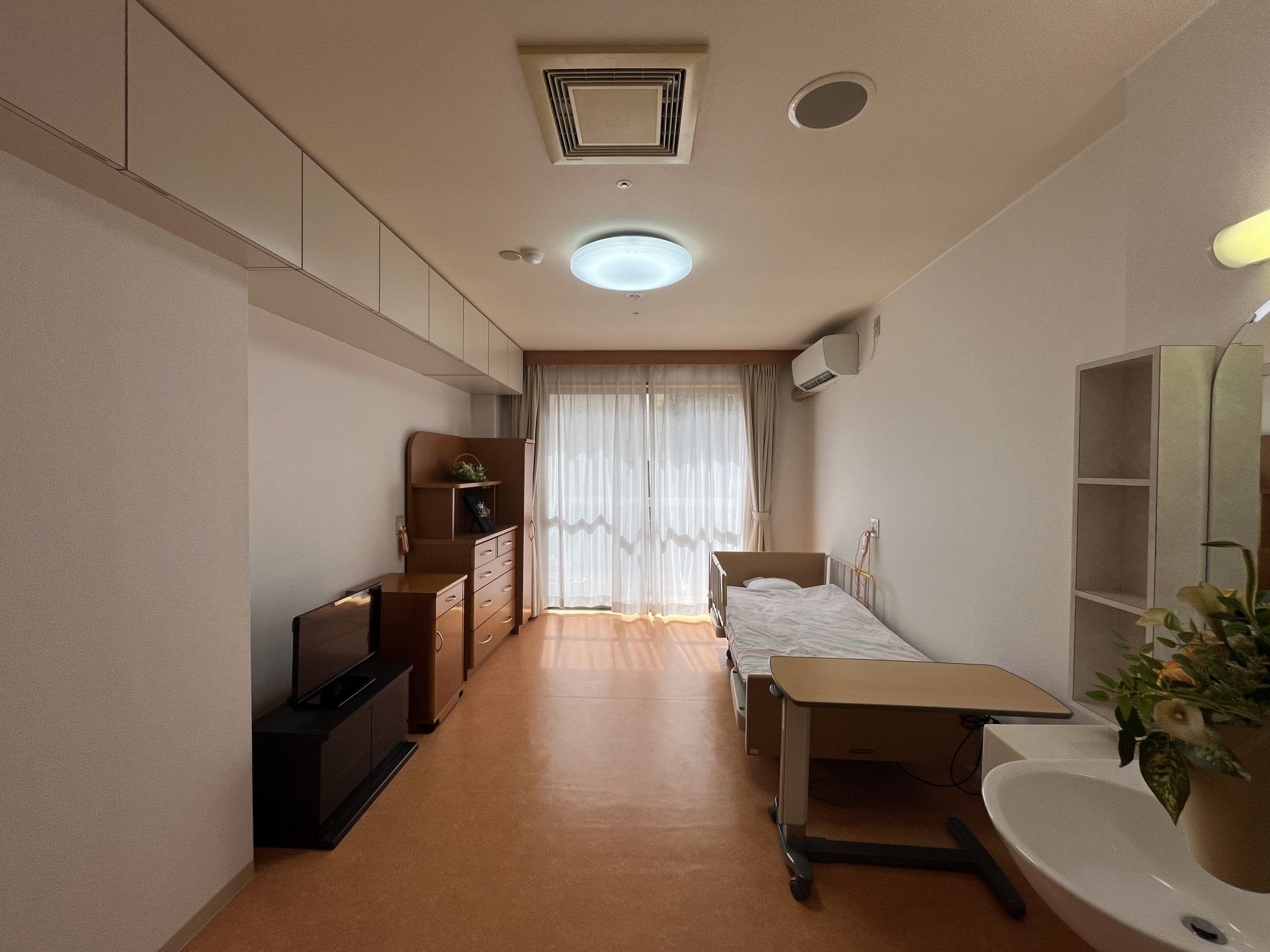 日差しが差し込む居室