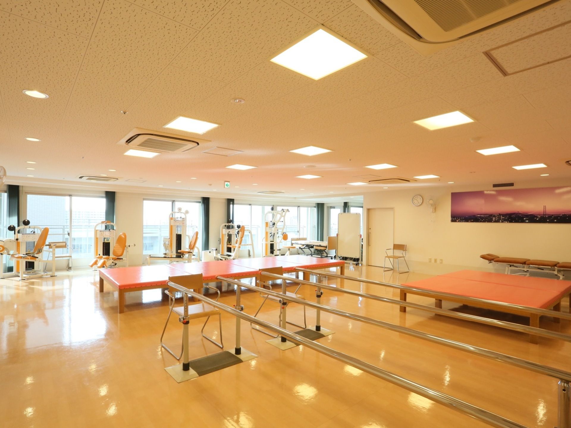 機能訓練室の複数個所には空調が備わっており、入居者様には年中快適な温度でリハビリに励んでいただいている。