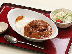 カレーライスとサラダのセット